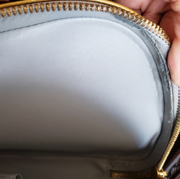 Louis Vuitton - Picture 15 of 17